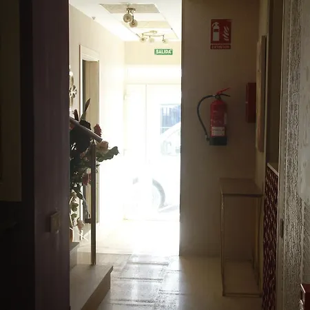 Hostal Flor De Lis- Lojo