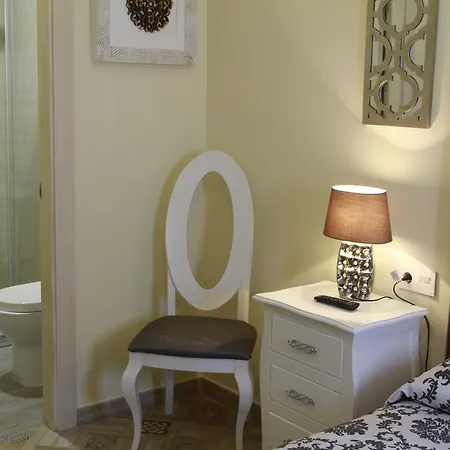 Hostal Flor De Lis- Lojo