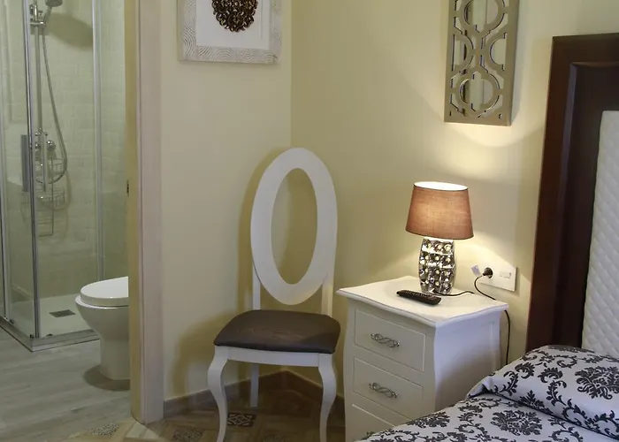 Hostal Flor De Lis- Lojo