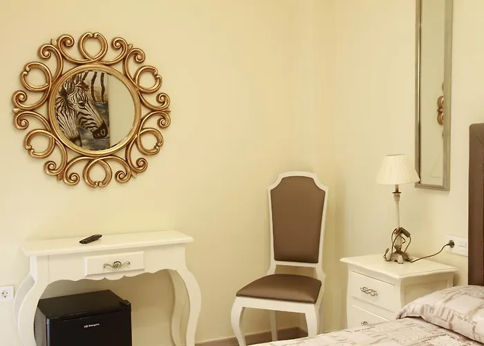 Hostal Flor De Lis- Lojo