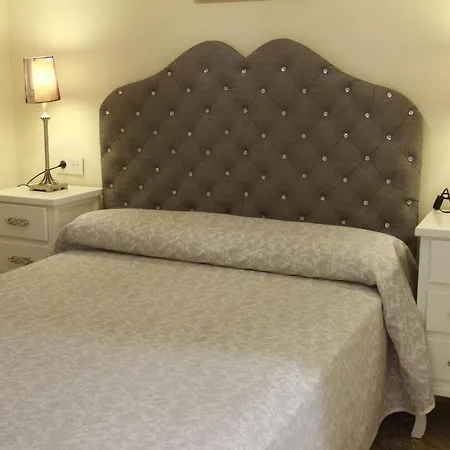 Pensionat Hostal Flor De Lis- Lojo