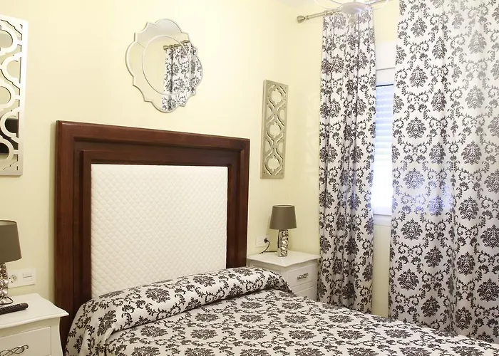 Hostal Flor De Lis- Lojo