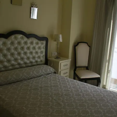 Pensjonat Hostal Flor De Lis- Lojo