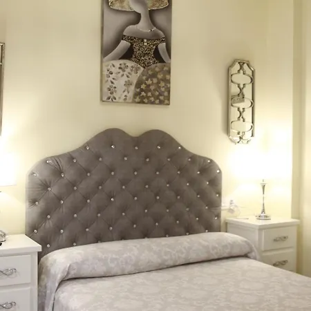 Hostal Flor De Lis- Lojo