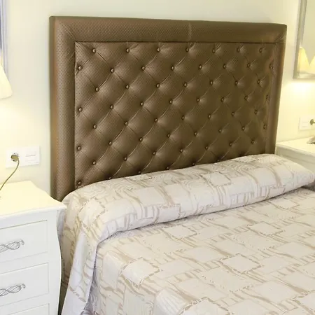 Hostal Flor De Lis- Lojo Conil De La Frontera